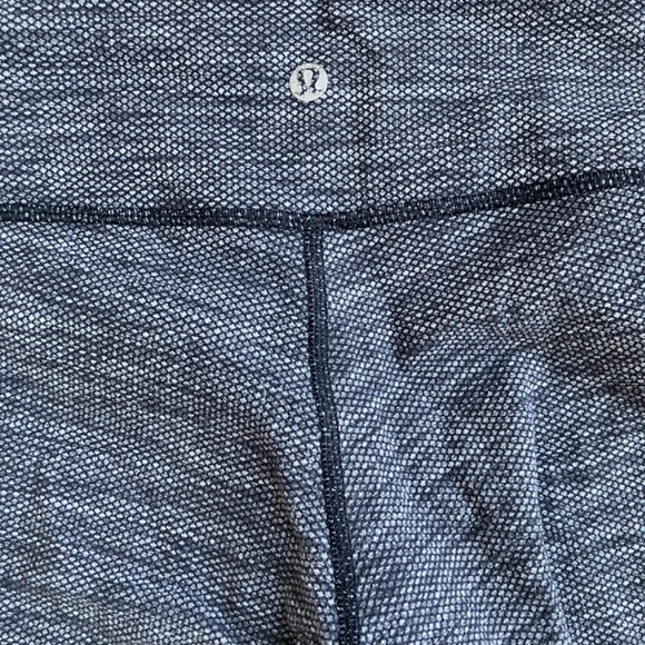 Lululemon leggings size 4 - Picture 5 of 6